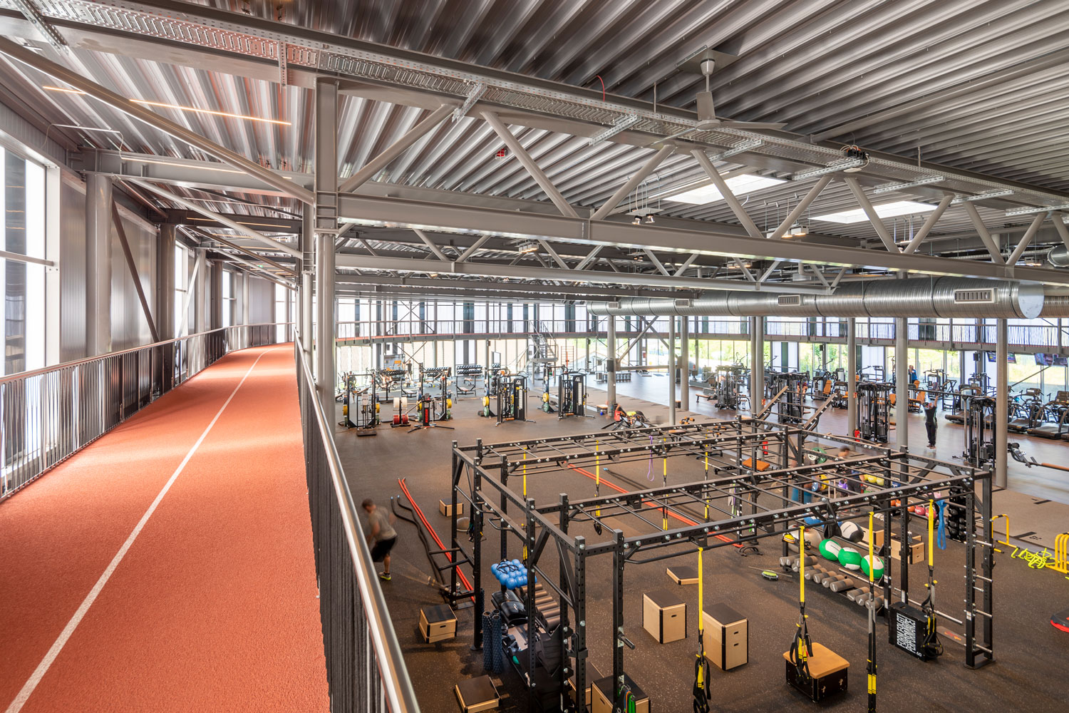 DIEz ARENA mit hängender Laufbahn von HOFF und Partner