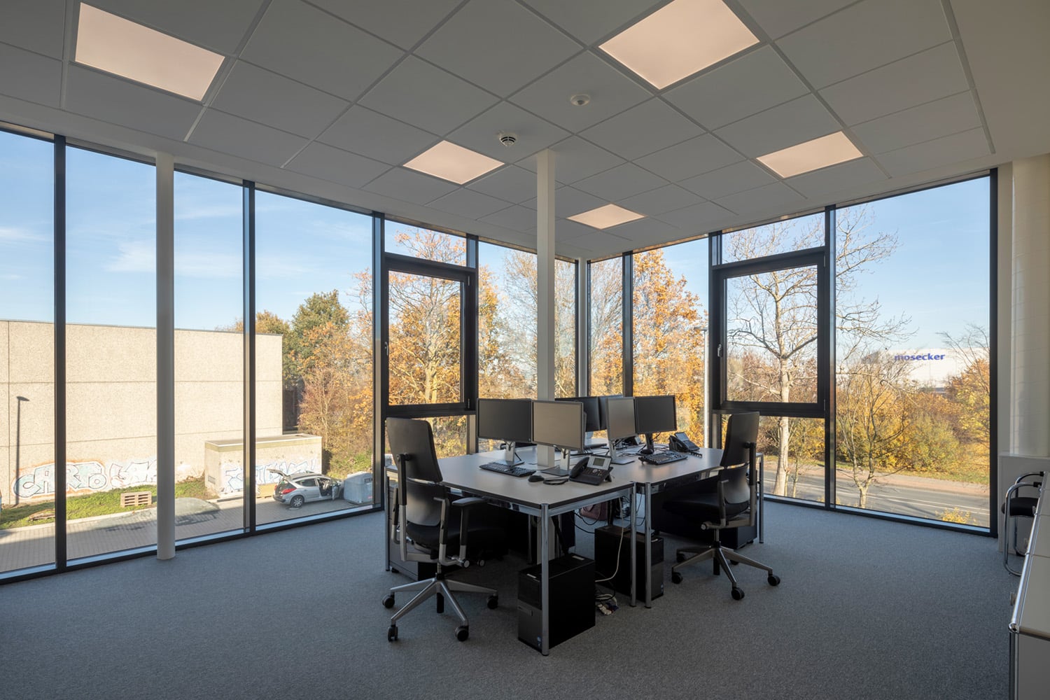 Gautzsch Münster Logistikhalle Neubau: Generalplanung und Schlüsselfertigbau HOFF und Partner. Blick in das Open Space Büro.