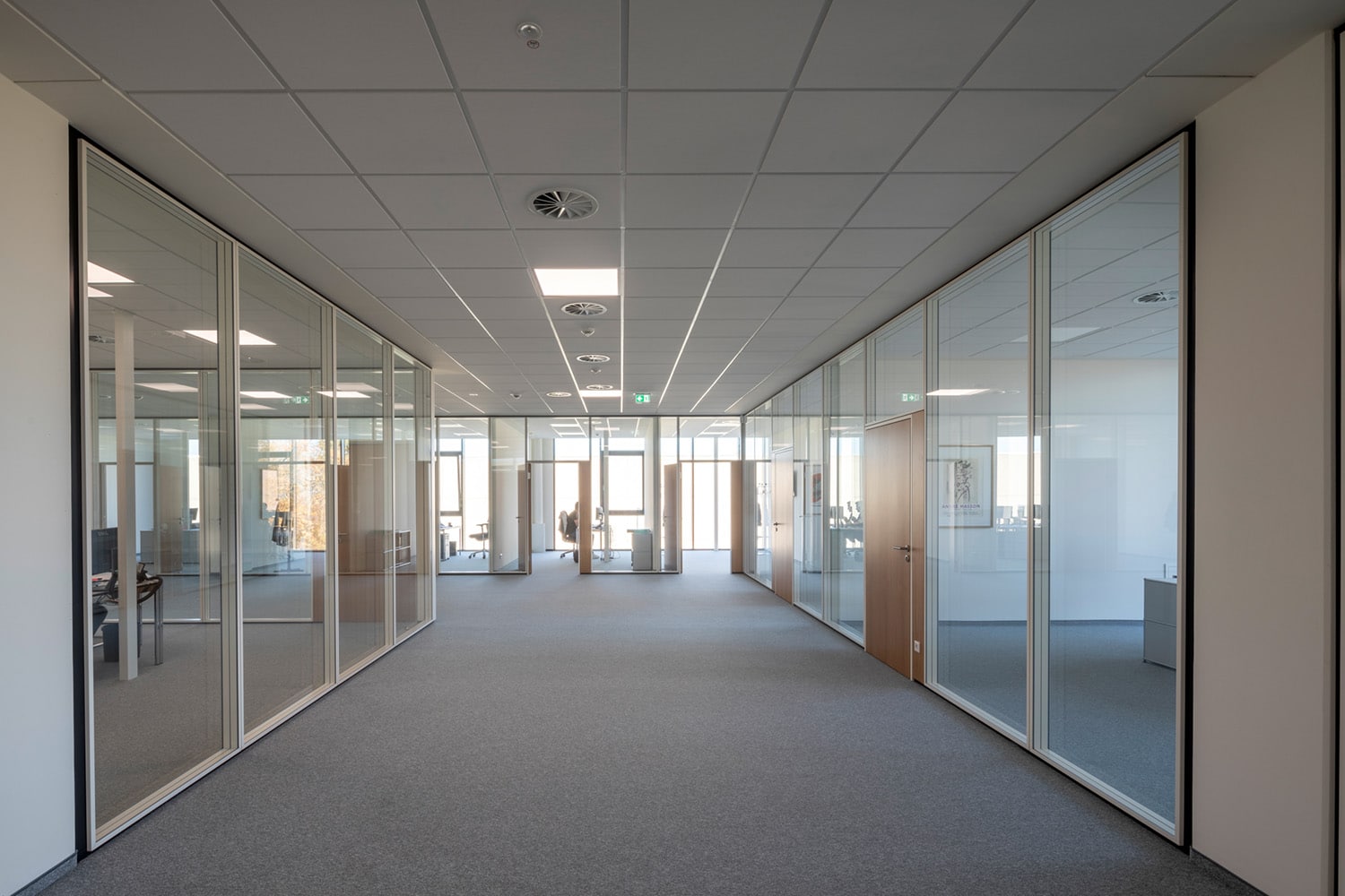 Gautzsch Münster Logistikhalle Neubau: Generalplanung und Schlüsselfertigbau HOFF und Partner. Blick in das Open Space Büro.