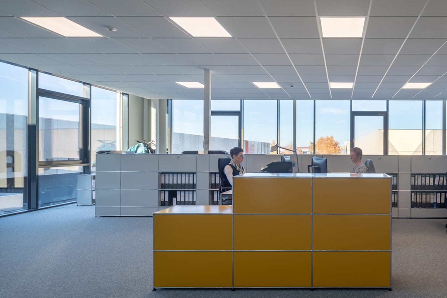 Gautzsch Münster Logistikhalle Neubau: Generalplanung und Schlüsselfertigbau HOFF und Partner. Blick in das Open Space Büro.